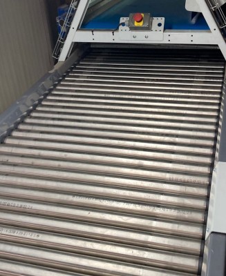 Inspection-roller-table-PRS-with-waste-tubes-on-the-side.jpg