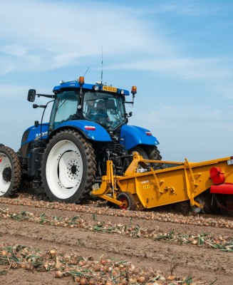 New-Holland-T-210-+-Samon-(Uien-rooien,-Roost,-30-08-2015)-(20-van-60).jpg