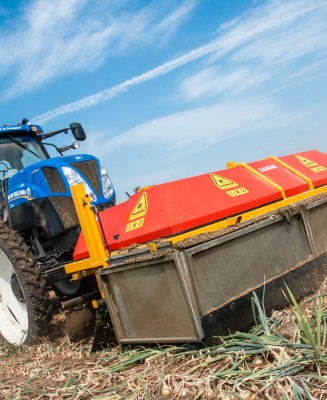 New-Holland-T-210-+-Samon-(Uien-rooien,-Roost,-30-08-2015)-(31-van-60).jpg